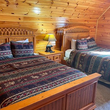 Black Bear Hideaway Cabin แกตลิงเบิร์ก ภายนอก รูปภาพ