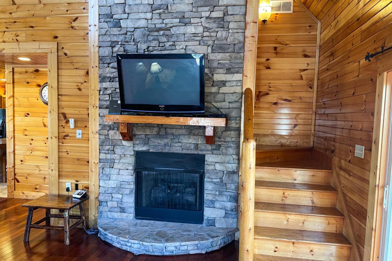 Black Bear Hideaway Cabin แกตลิงเบิร์ก ภายนอก รูปภาพ
