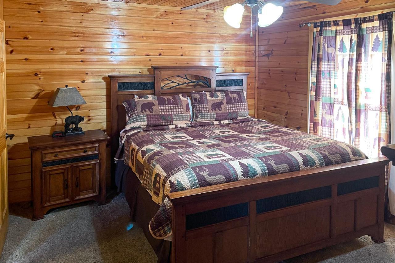Black Bear Hideaway Cabin แกตลิงเบิร์ก ภายนอก รูปภาพ