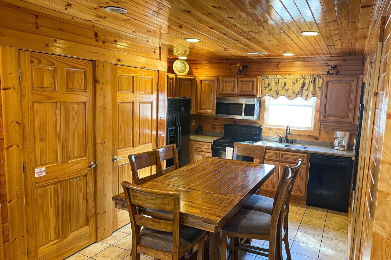 Black Bear Hideaway Cabin แกตลิงเบิร์ก ภายนอก รูปภาพ