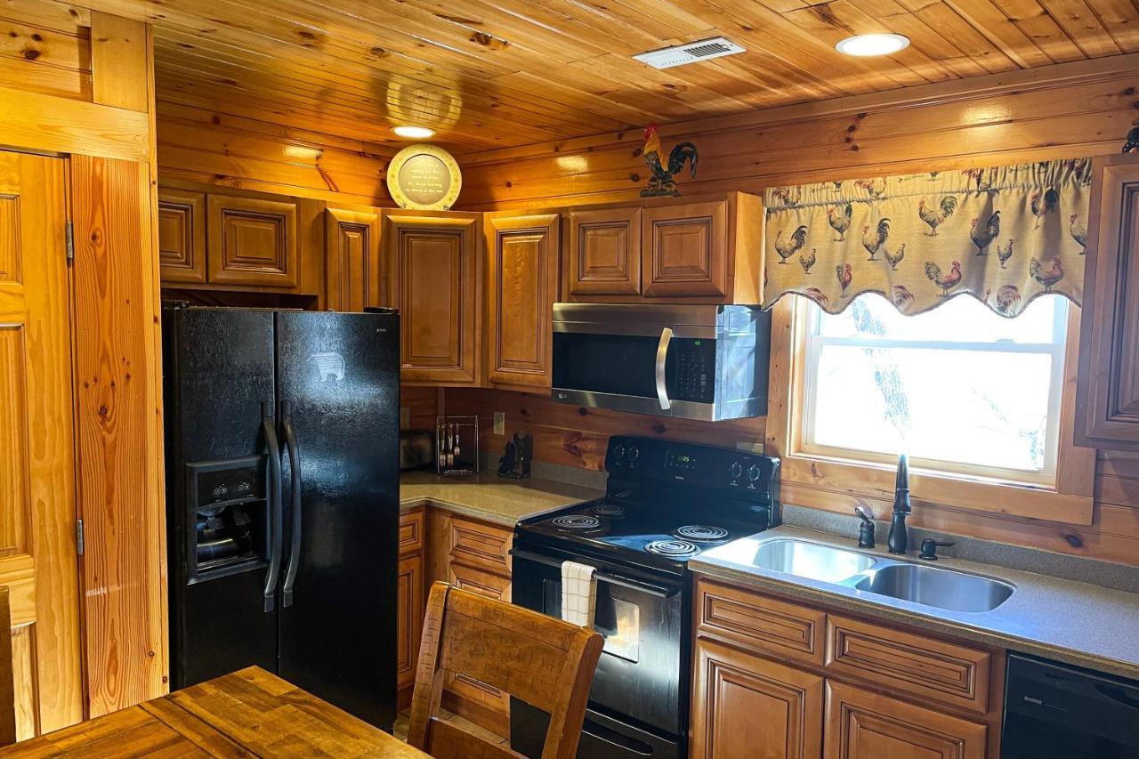 Black Bear Hideaway Cabin แกตลิงเบิร์ก ภายนอก รูปภาพ