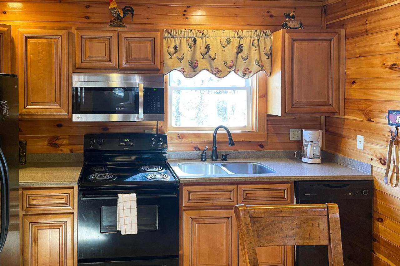 Black Bear Hideaway Cabin แกตลิงเบิร์ก ภายนอก รูปภาพ