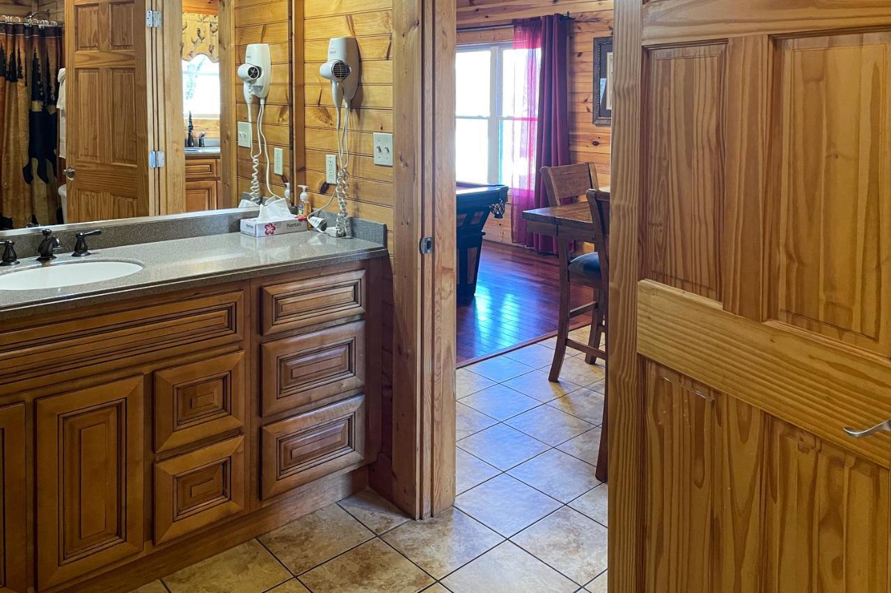 Black Bear Hideaway Cabin แกตลิงเบิร์ก ภายนอก รูปภาพ