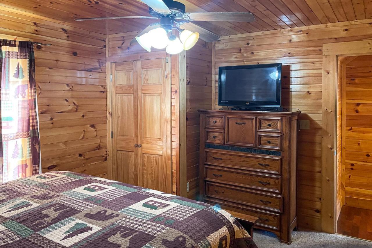 Black Bear Hideaway Cabin แกตลิงเบิร์ก ภายนอก รูปภาพ