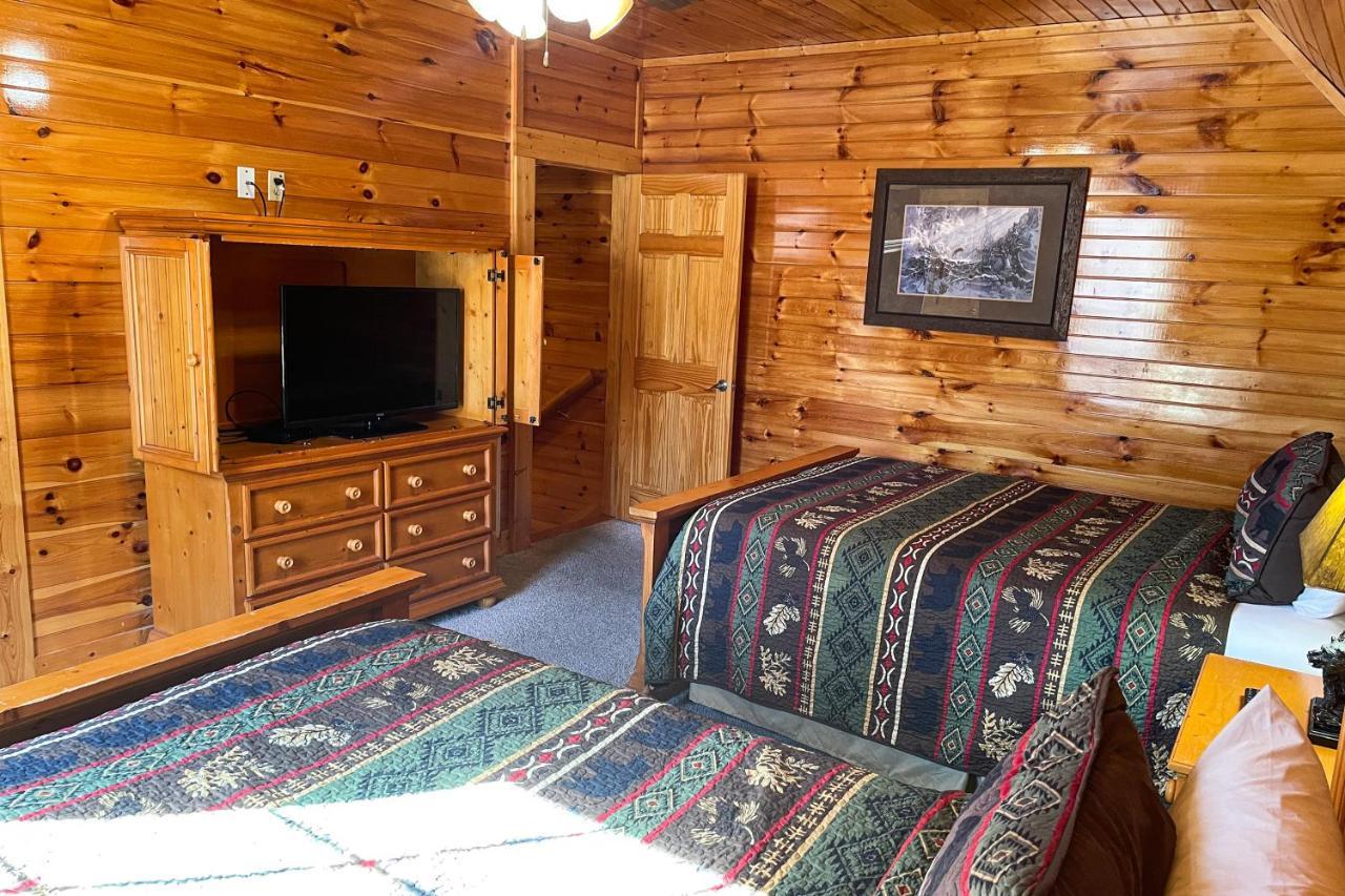 Black Bear Hideaway Cabin แกตลิงเบิร์ก ภายนอก รูปภาพ