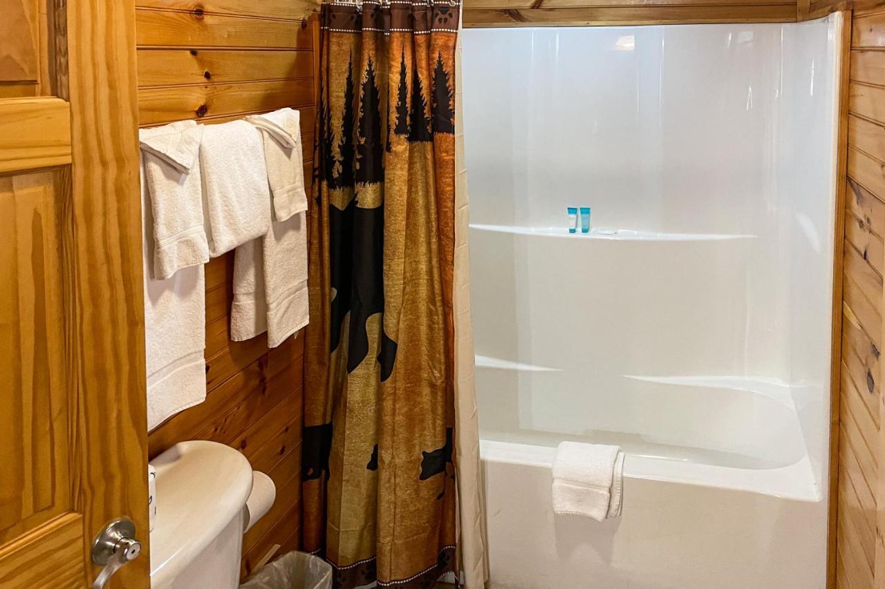 Black Bear Hideaway Cabin แกตลิงเบิร์ก ภายนอก รูปภาพ