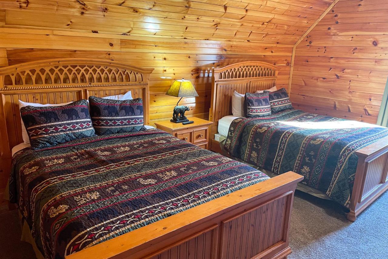 Black Bear Hideaway Cabin แกตลิงเบิร์ก ภายนอก รูปภาพ