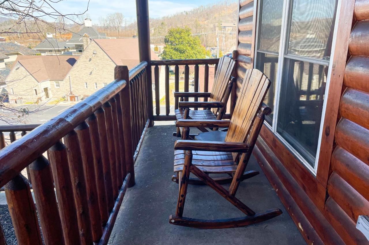 Black Bear Hideaway Cabin แกตลิงเบิร์ก ภายนอก รูปภาพ